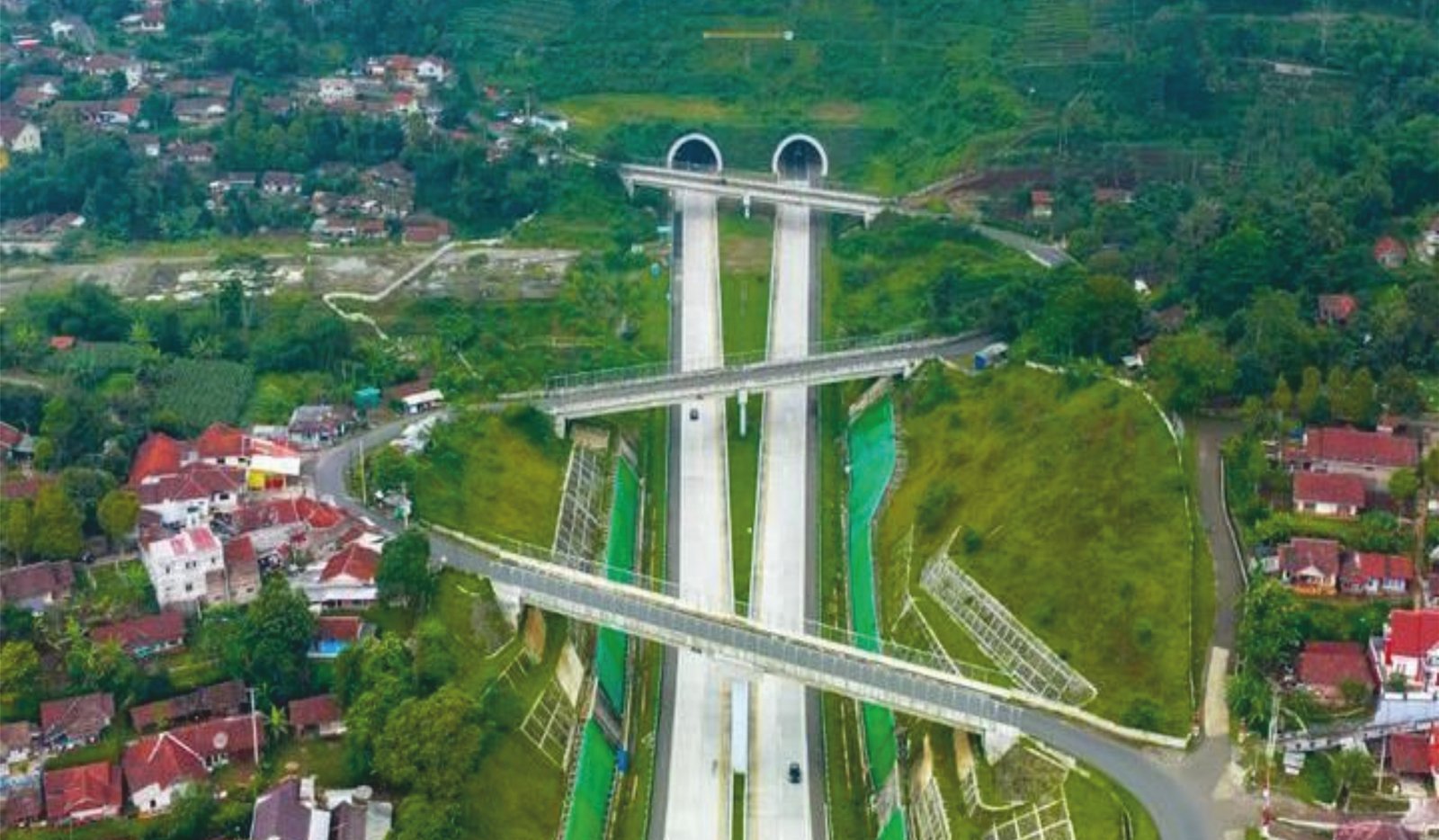 TOL CISUMDAWU LONGSOR AWAL MUSIM PENGHUJAN